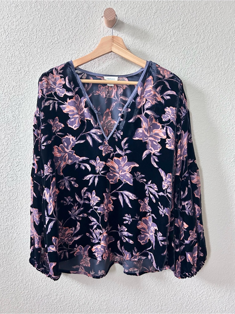 Sundance Velvet Burnout Peasant Blouse Size Small Purple Floral Print on Black
